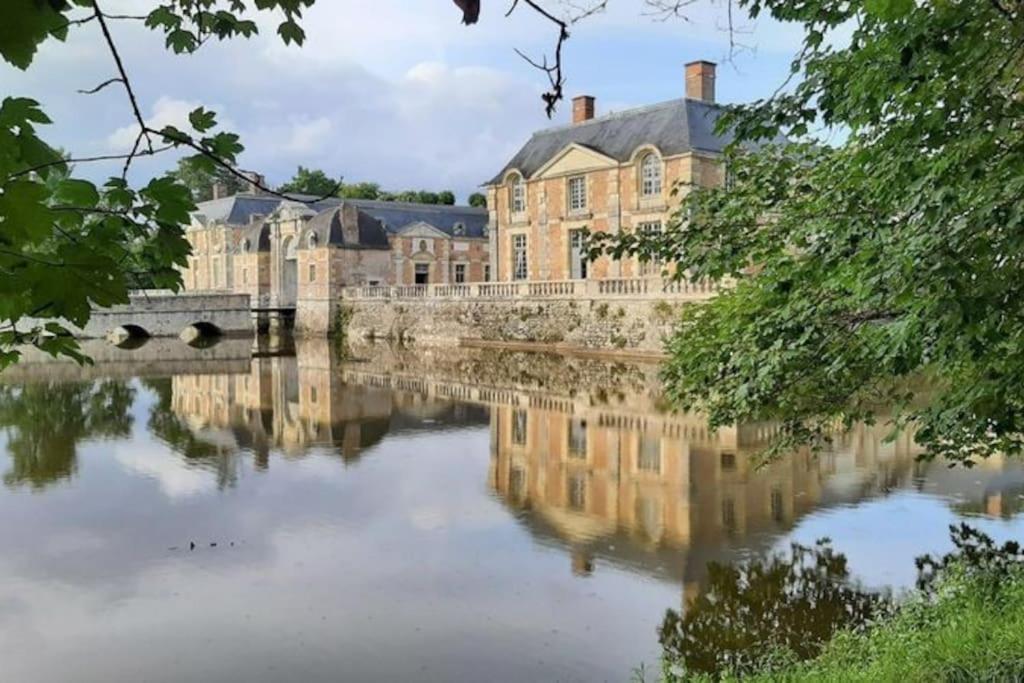 Agreable Studio Dans Le Centre Historique Ла-Ферте-Сент-Обен Экстерьер фото